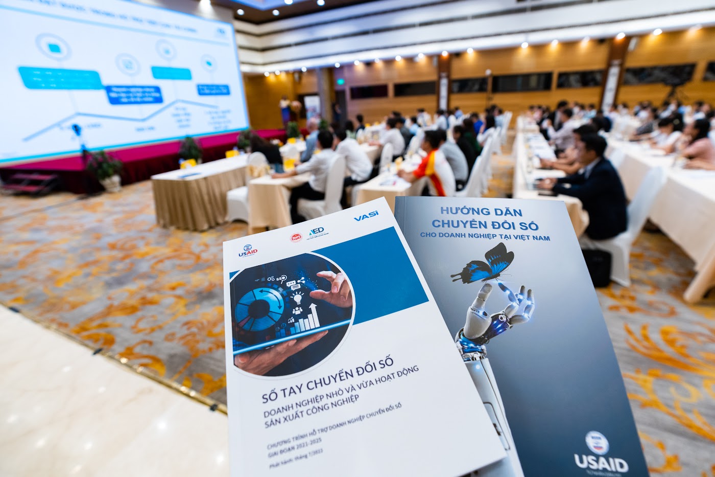 Sổ tay chuyển đổi số v&agrave; Hướng dẫn chuyển đổi số được Cục Ph&aacute;t triển doanh nghiệp v&agrave; LinkSME cung cấp tới doanh nghiệp.