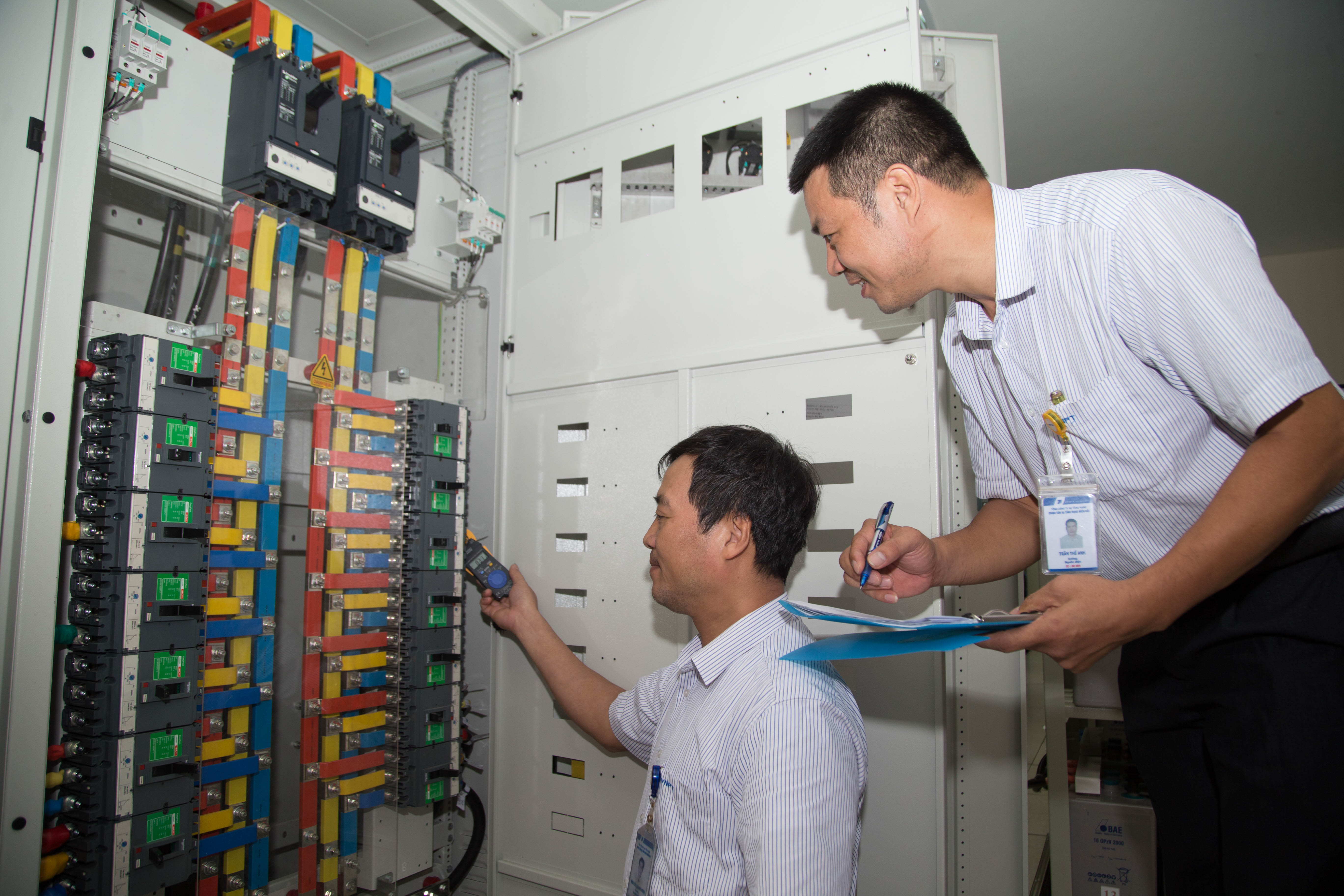 VNPT với cơ sở hạ tầng Data Center có đội ngũ kỹ sư giàu kinh nghiệm luôn hỗ trợ 24/7.