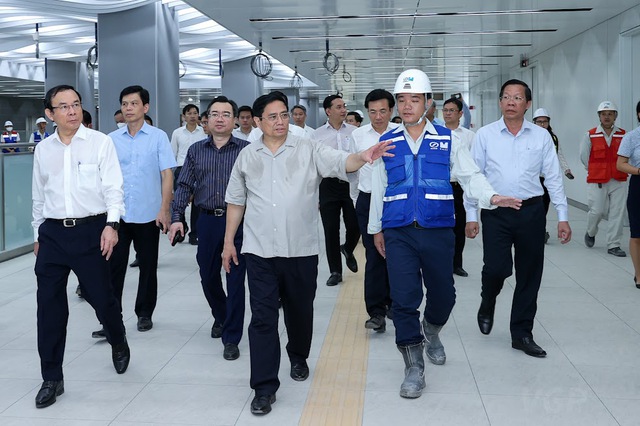 Thủ tướng đã khảo sát thực địa 2 dự án hạ tầng giao thông trọng điểm trên địa bàn - Ảnh: VGP/Nhật Bắc.