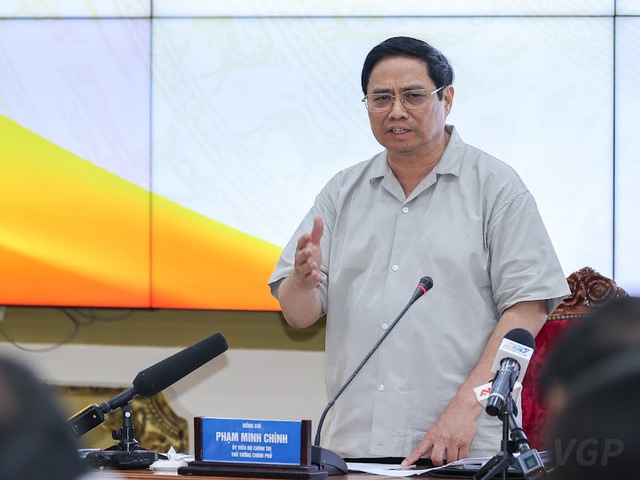 Thủ tướng ghi nhận, biểu dương, đ&aacute;nh gi&aacute; cao sự cố gắng, nỗ lực, quyết t&acirc;m của Đảng bộ, ch&iacute;nh quyền v&agrave; nh&acirc;n d&acirc;n Th&agrave;nh phố trong thời gian qua - Ảnh: VGP/Nhật Bắc.