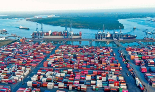 Không nên “neo” VND vào USD khi Việt Nam là quốc gia xuất khẩu?