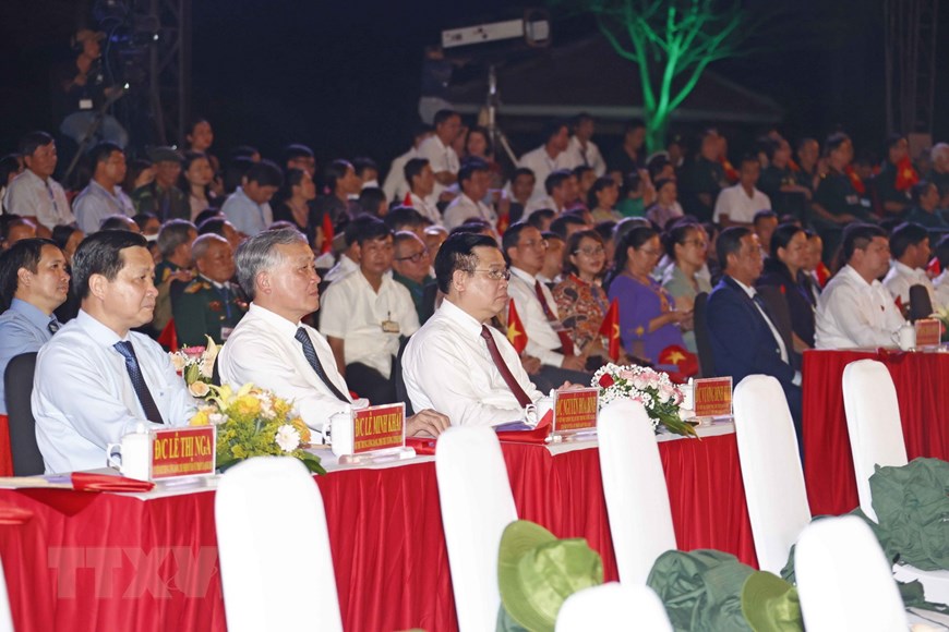 Chủ tịch Quốc hội Vương Đ&igrave;nh Huệ dự chương tr&igrave;nh tại Quảng Nam. Ảnh - TTXVN.&nbsp;