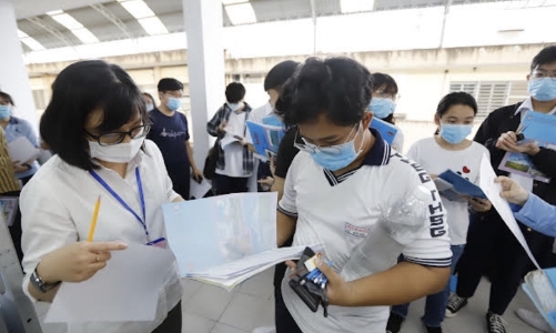 Hàng loạt trường đại học công bố mức điểm sàn xét tuyển