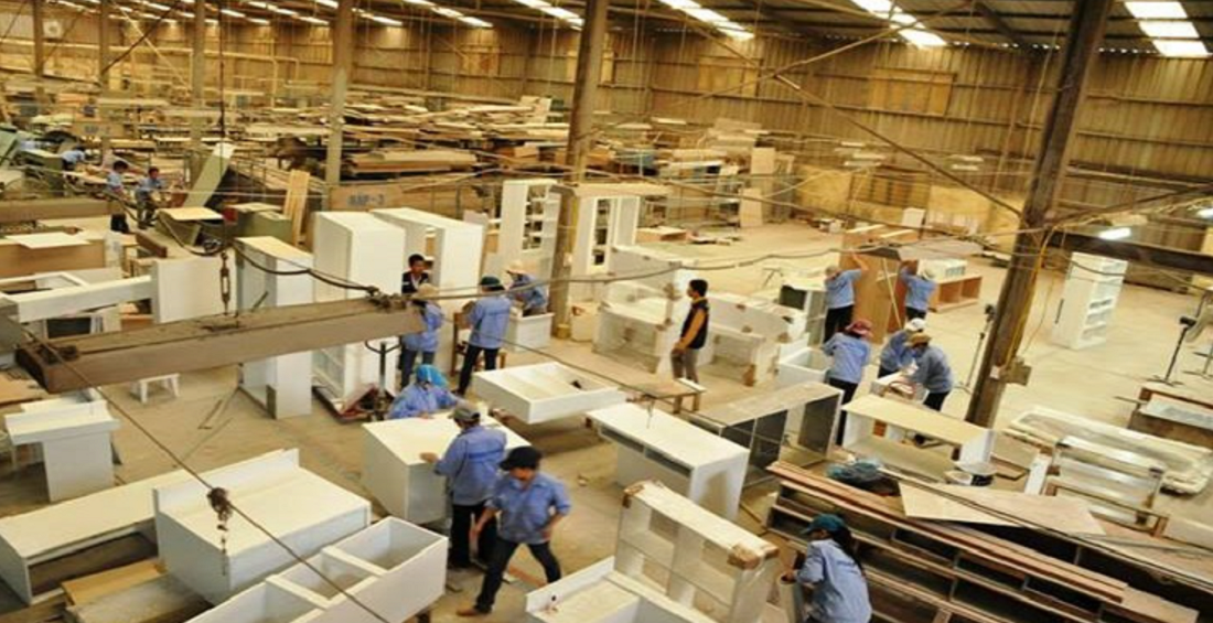Doanh nghiệp sản xuất đồ gỗ đang gặp khó khăn.