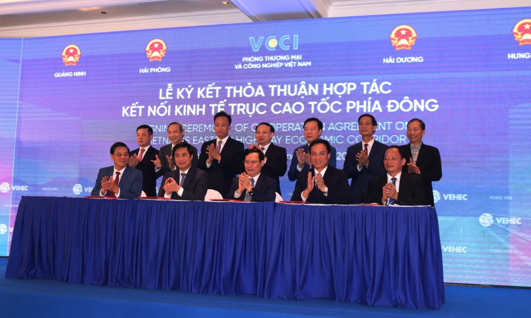 Lễ ký kết Thoả thuận kết nối kinh tế trục cao tốc phía Đông.