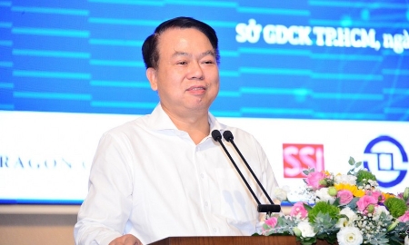 Thứ trưởng Bộ Tài chính Nguyễn Đức Chi phát biểu tại buổi gặp mặt