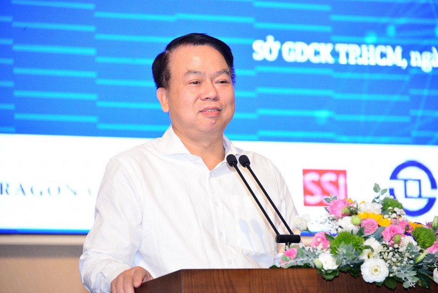 Thứ trưởng Bộ Tài chính Nguyễn Đức Chi phát biểu tại buổi gặp mặt