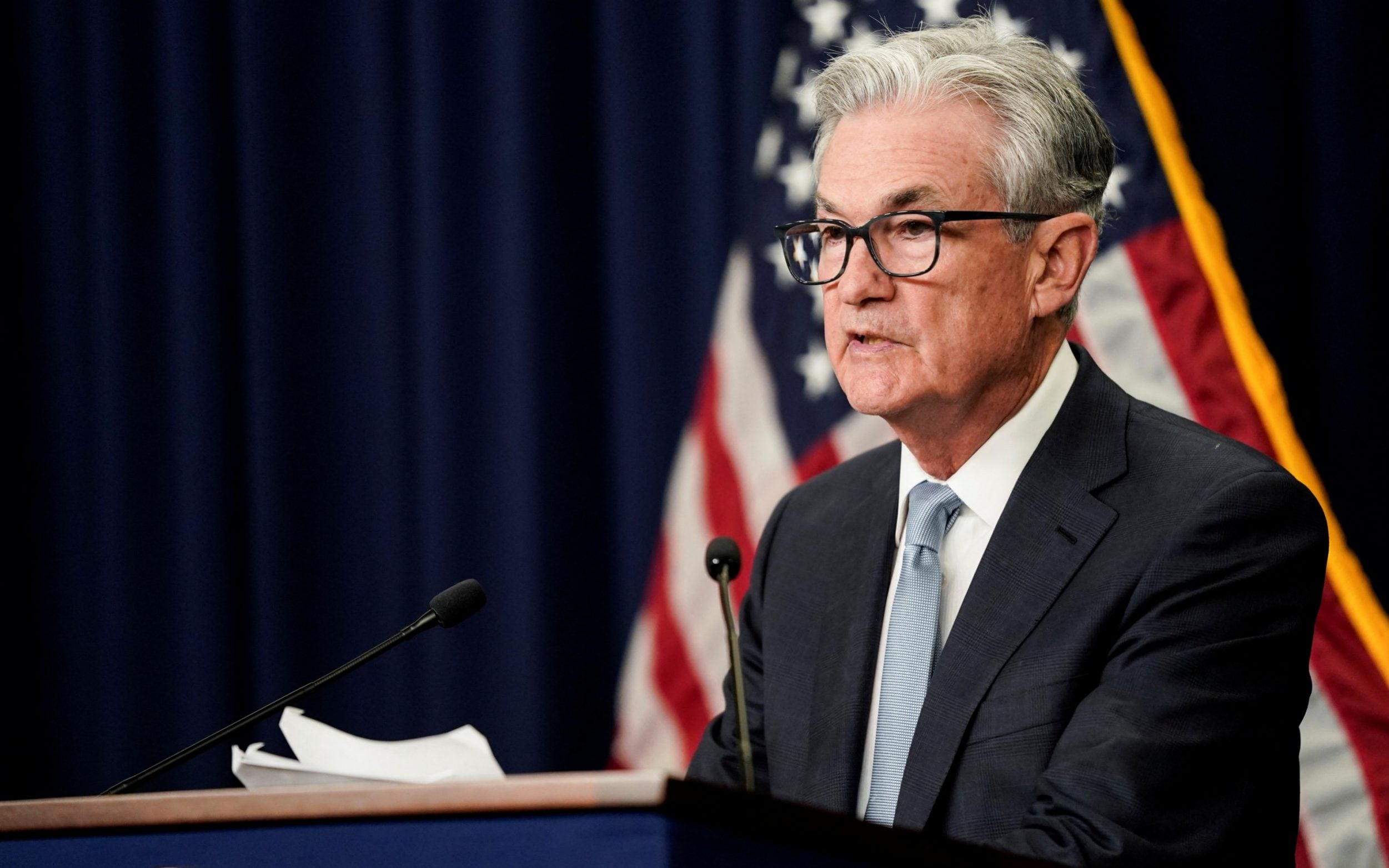 Chủ tịch Fed Jerome Powell tại cuộc họp b&aacute;o ng&agrave;y 27/7 - Ảnh: Reuters