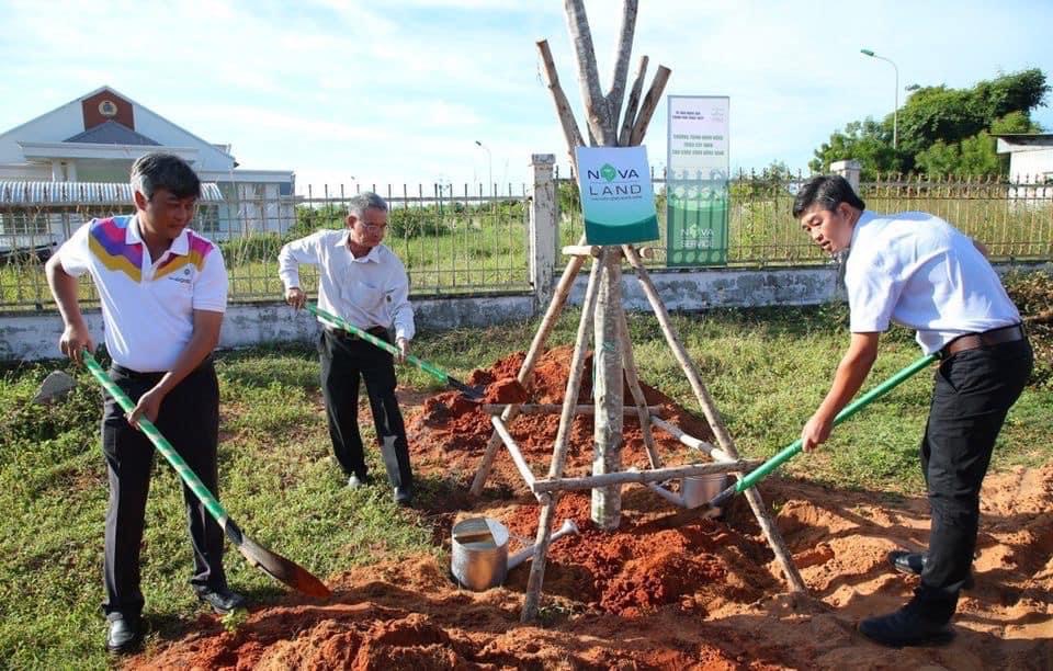 NovaGroup đồng hành và phát động lễ trồng cây tại các tuyến đường trọng điểm của thành phố Phan Thiết, Bình Thuận ngày 5/6/2022.