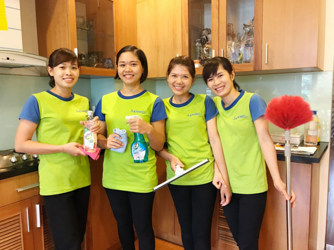 Identifying housekeepers with blockchain