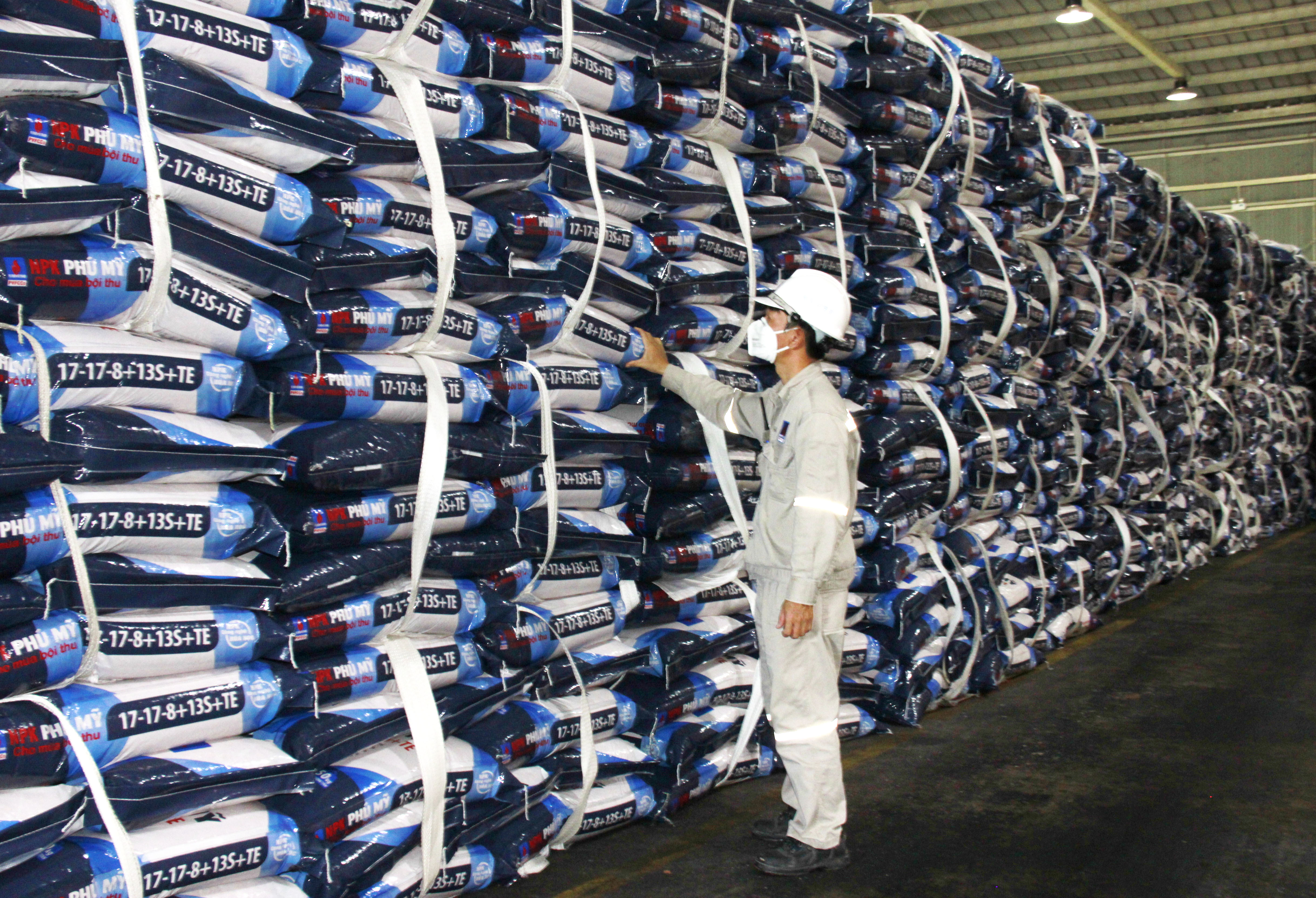 Tổng sản lượng kinh doanh ph&acirc;n b&oacute;n c&aacute;c loại của PVFCCo đạt gần 700.000 tấn trong 6 th&aacute;ng đầu năm 2022, tăng hơn 8% so với c&ugrave;ng kỳ.