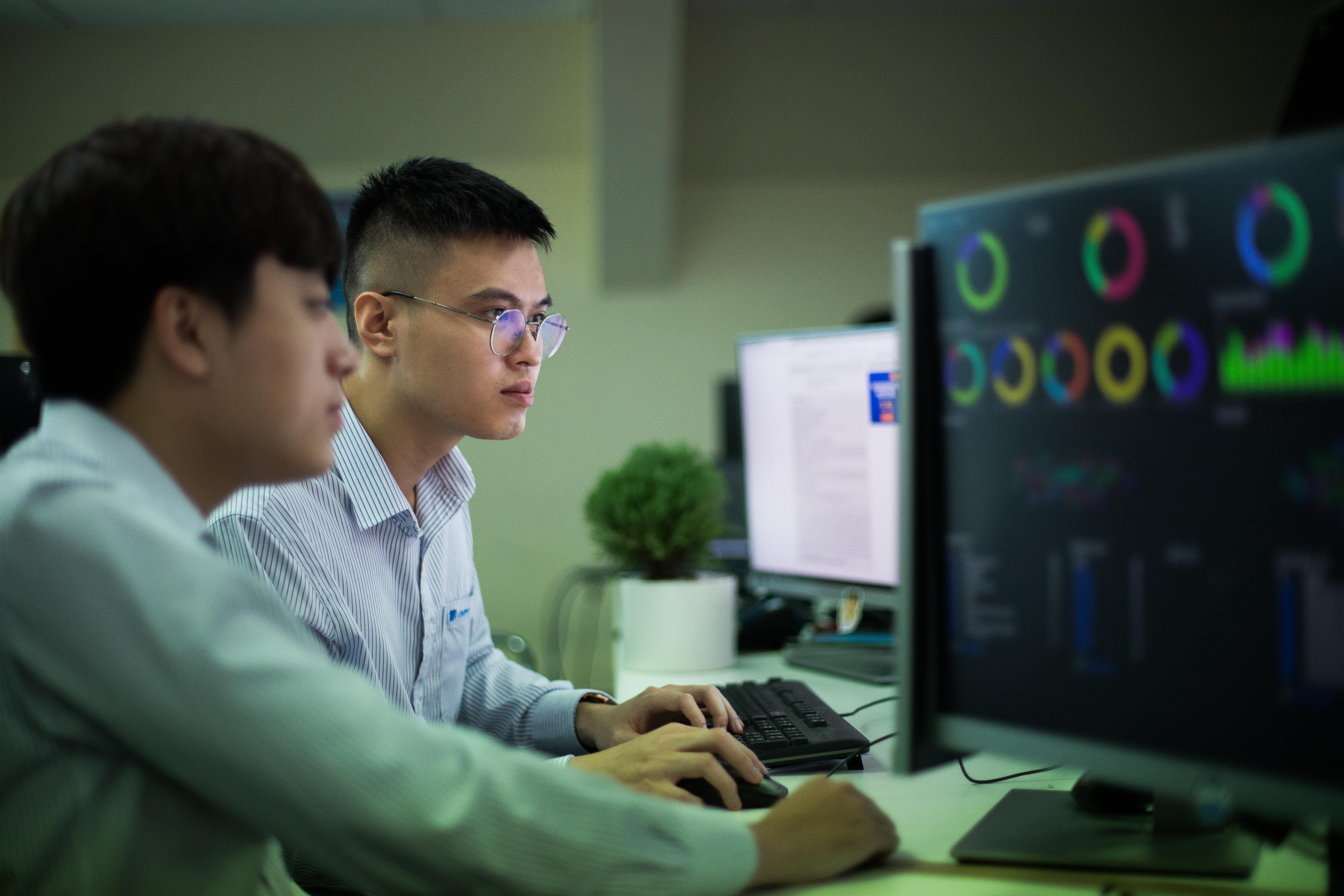 VNPT Cloud với hơn 1.000 server vật lý được vận hành bởi đội ngũ chuyên gia giàu kinh nghiệm.