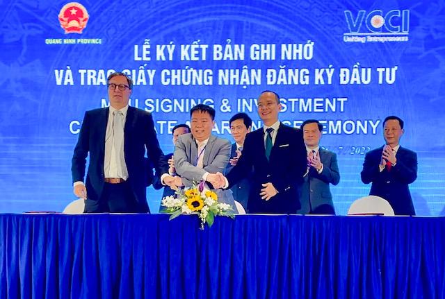 The MoU signing ceremony. Photo: VnEconomy