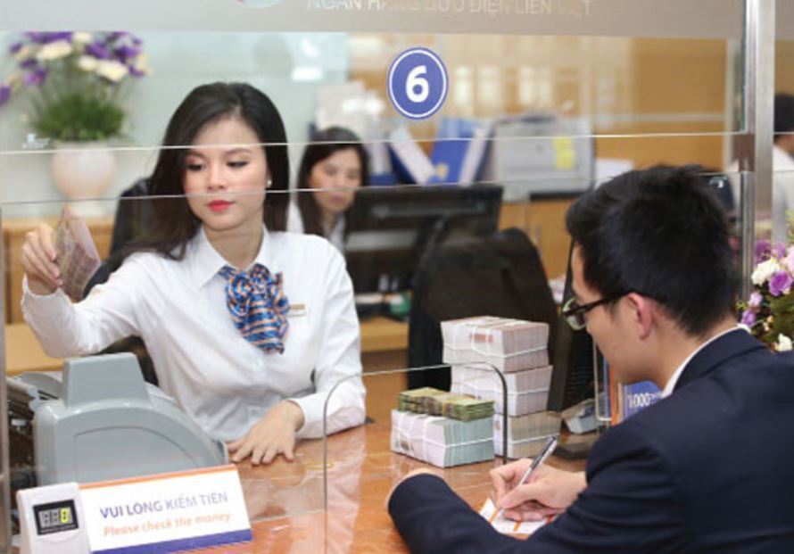 Nhiều ngân hàng vung tay quá trán với bất động sản nửa đầu năm nên hiện tại cạn "room" tín dụng