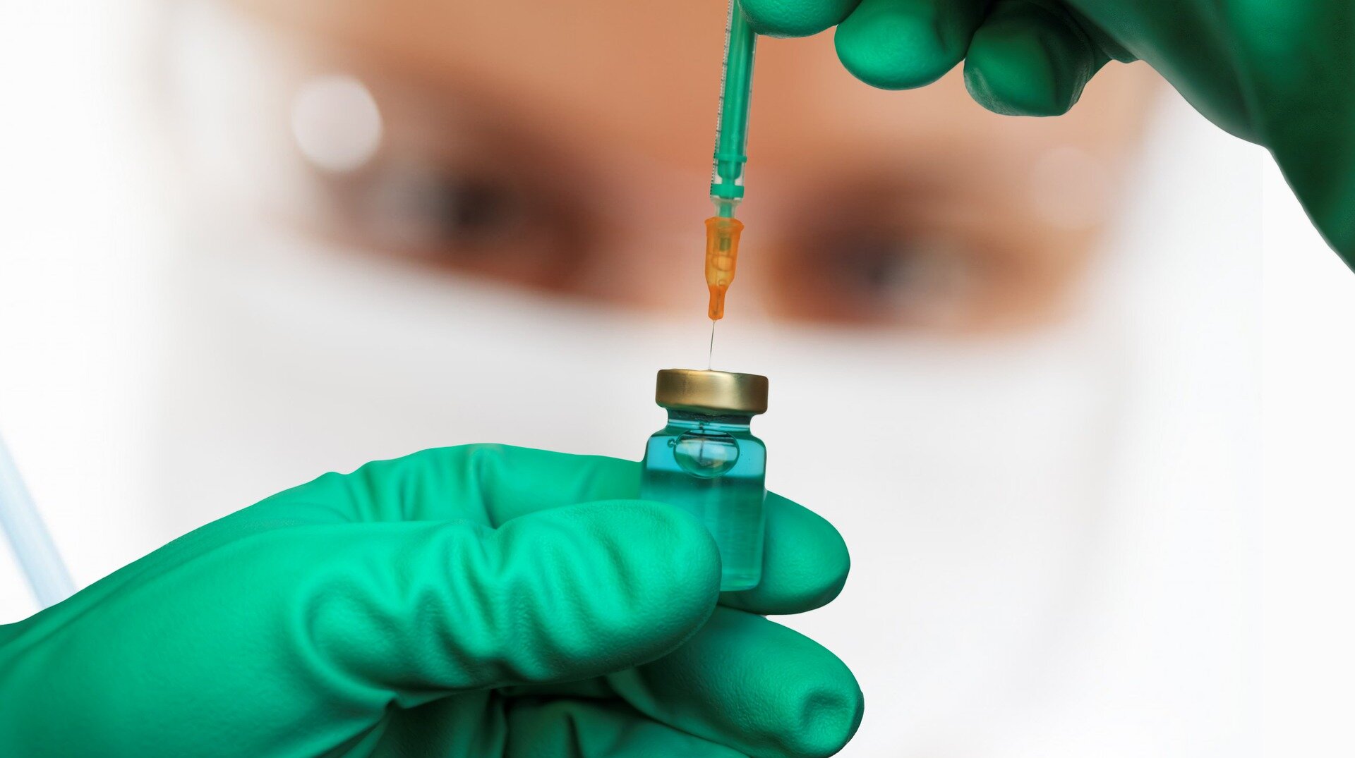 Các nhà sản xuất vaccine đang chạy đua để tạo ra loại vaccine thế hệ mới nhắm vào các biến thể phụ như BA.4 và BA.5 của Omicron.