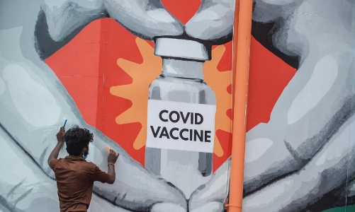 Có nên chờ loại vaccine thế hệ thứ hai để tiêm mũi tăng cường?