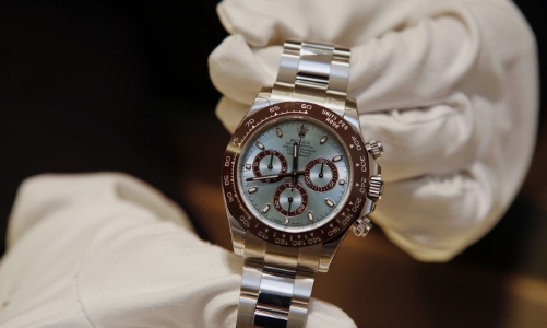 Đồng hồ hạng sang “đại hạ giá” khi thị trường tiền ảo lao dốc