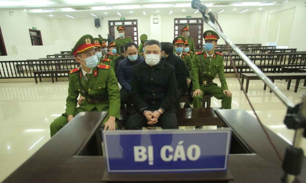 Các bị cáo tại phiên tòa sơ thẩm hồi cuối năm 2020.