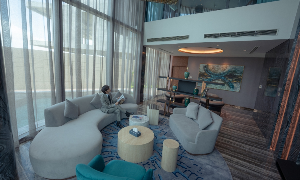 Toàn bộ nội thất từ phòng bếp, ăn, ngủ, làm việc, thư giãn, được chế tác riêng từ những thương hiệu nội thất nổi tiếng: B&B, Polifor, Inovar…, hệ thống đèn trang trí và chiếu sáng đến từ các thương hiệu danh tiếng toàn cầu như: Unios (Úc), Occhio (Đức).