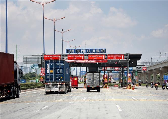 Thu phí tự động trên tất cả các tuyến cao tốc. Ảnh: TTXVN