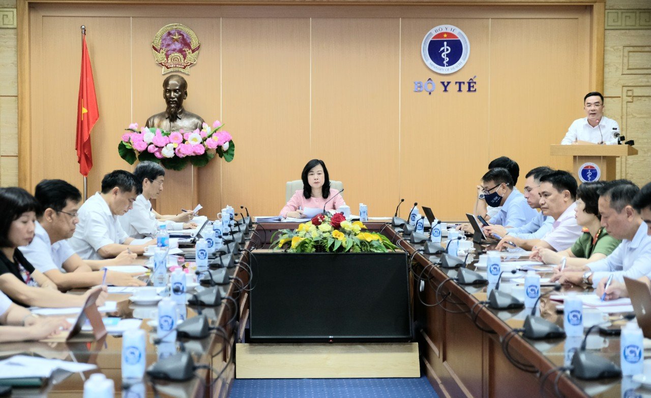 Cuộc họp của Bộ Y tế về đẩy nhanh tiến độ tiêm chủng vaccine Covid-19 và tăng cường công tác phòng, chống dịch bệnh ngày 2/8. Ảnh - Bộ Y tế.   