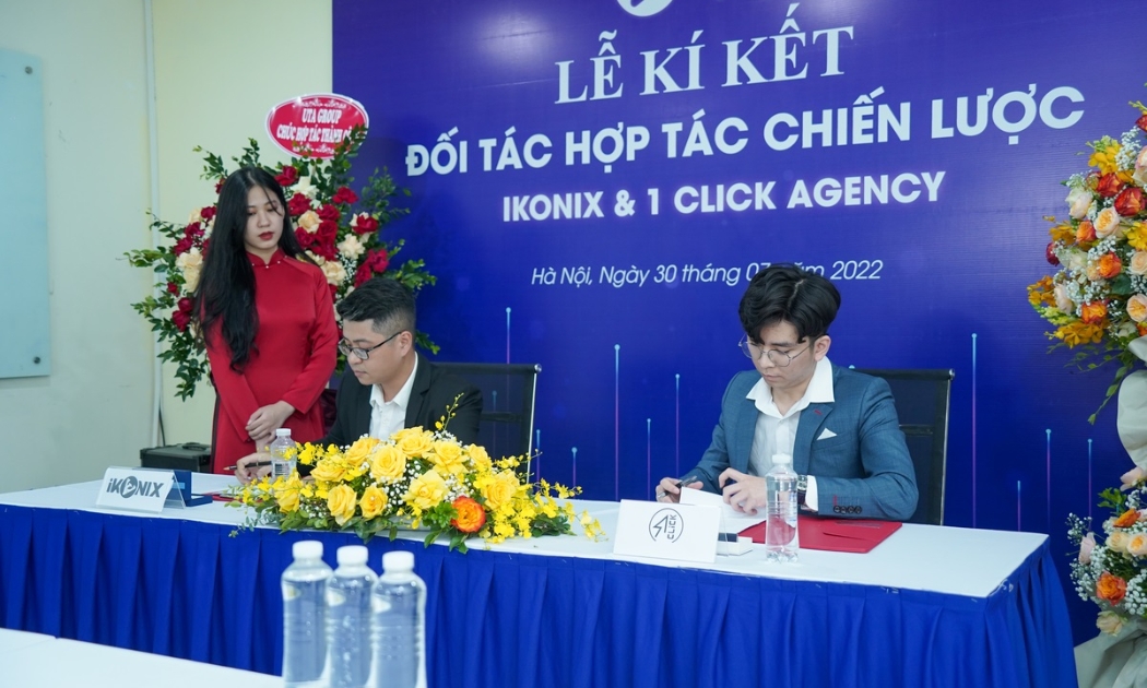 Hai bên đặt bút ký vào bản thỏa thuận hợp tác chiến lược.