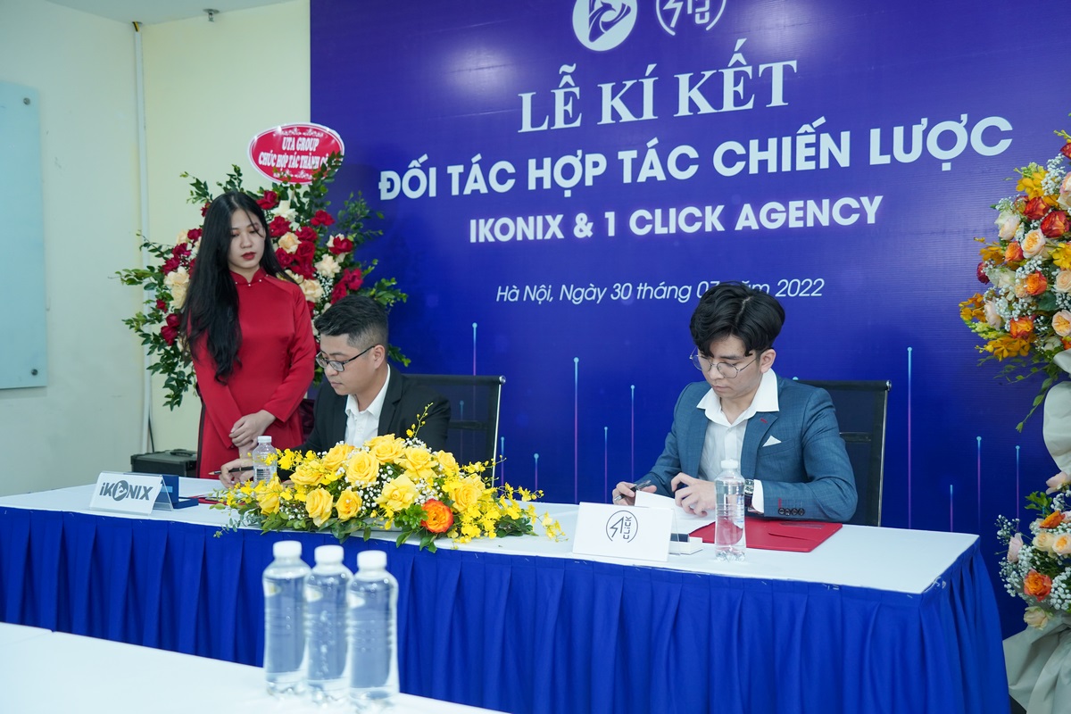 Hai bên đặt bút ký vào bản thỏa thuận hợp tác chiến lược.