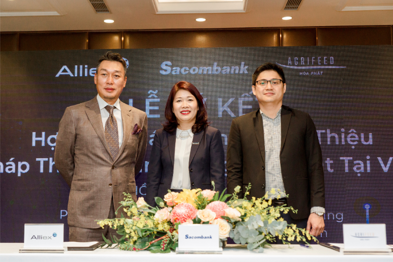 Alliex & Hoa Phat Feed Company sign partnership on non-cash payment solutions