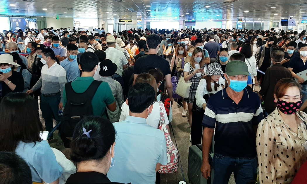 Những tháng gần đây, sân bay Tân Sơn Nhất luôn ở trong tình trạng quá tải