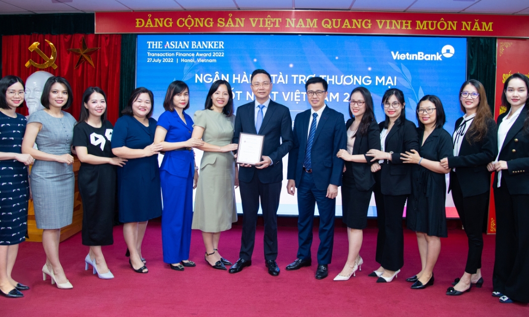 Tập thể Khối khách hàng doanh nghiệp VietinBank chụp ảnh lưu niệm tại Lễ trao giải.