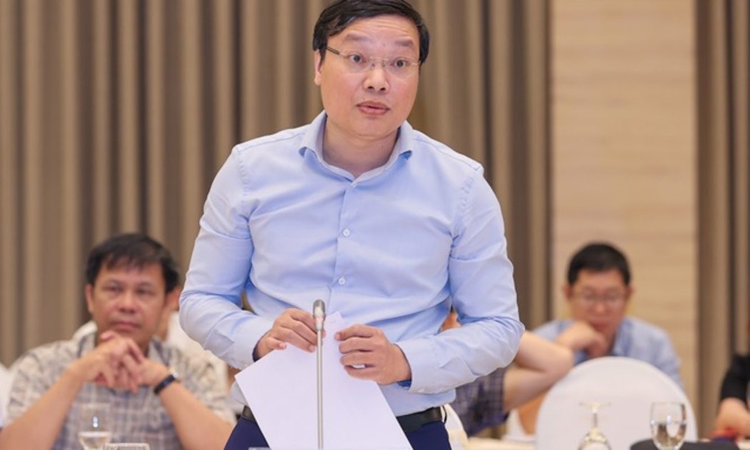 Thứ trưởng Bộ Nội vụ Trương Hải Long thông tin về nhân sự Bộ Y tế tại họp báo. 