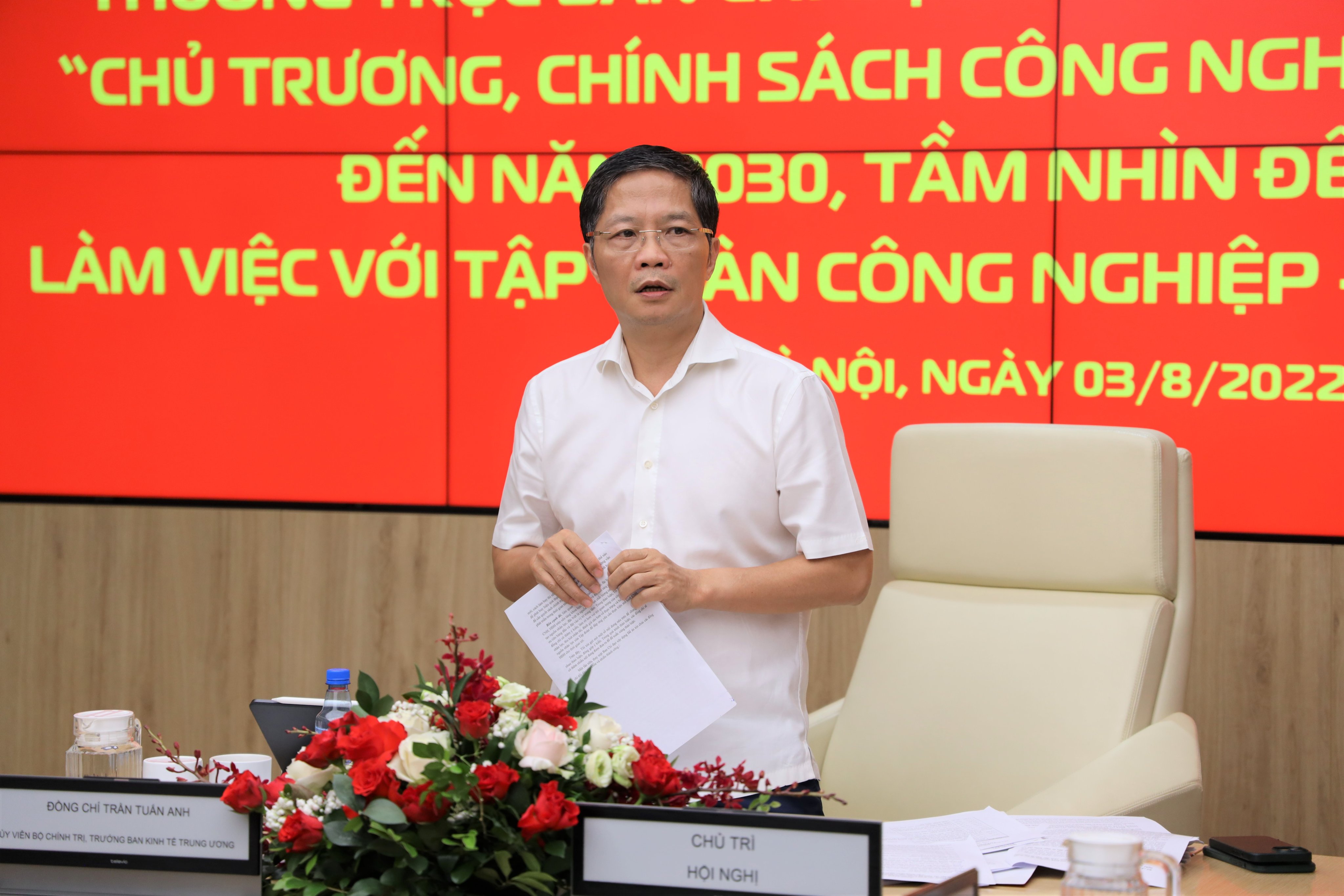 Đồng ch&iacute; Trần Tuấn Anh ph&aacute;t biểu kết luận buổi l&agrave;m việc.