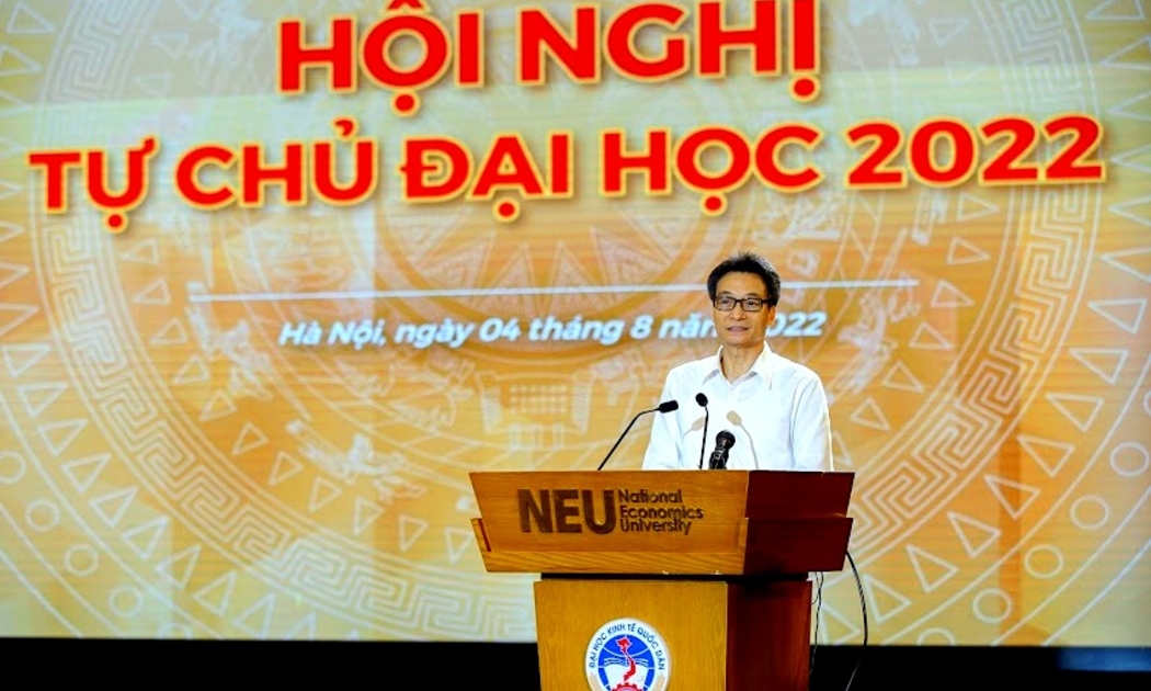 Phó Thủ tướng Chính phủ Vũ Đức Đam phát biểu tại hội nghị.