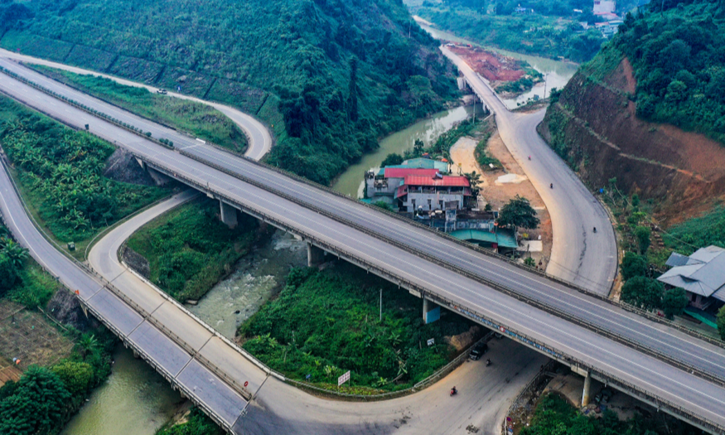 Tuyến đường nối cao tốc Hà Nội - Lào Cai đến thị xã Sa Pa có tổng mức đầu tư hơn 2.500 tỷ đồng.