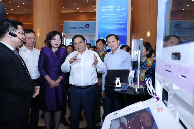 Người đứng đầu Ch&iacute;nh phủ nhấn mạnh: Chuyển đổi số l&agrave; xu thế tất yếu, kh&aacute;ch quan trong qu&aacute; tr&igrave;nh ph&aacute;t triển, l&agrave; y&ecirc;u cầu bắt buộc, cấp thiết, t&aacute;c động tới tất cả mọi người d&acirc;n, mọi hoạt động của nền kinh tế - Ảnh: VGP/Nhật Bắc.