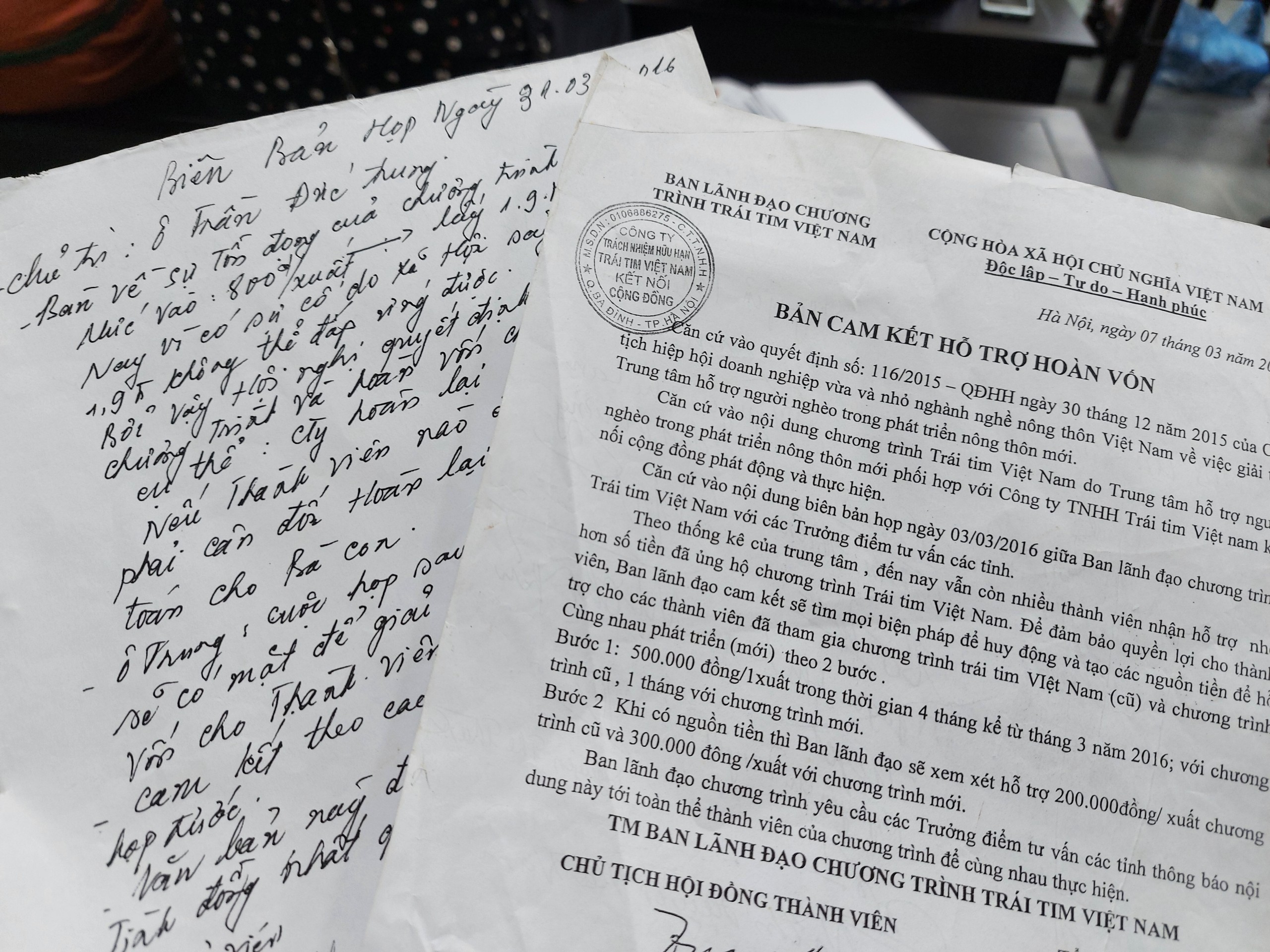 Bị hại xuất tr&igrave;nh nhiều t&agrave;i liệu thể hiện vai tr&ograve; của bị c&aacute;o Trần Đức Trung trong chương tr&igrave;nh 