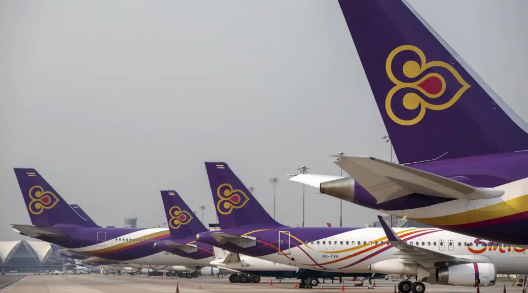 Máy bay của Thai Airways đỗ tại sân bay Suvarnabhumi, Bangkok. Thái Lan - Ảnh: Reuters