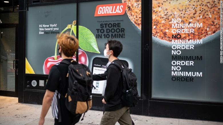 Gorillas cũng l&agrave; một doanh nghiệp cung cấp dịch vụ giao h&agrave;ng cực nhanh tại Đức v&agrave; bắt đầu hoạt động kinh doanh tại Mỹ từ th&aacute;ng 5/2021