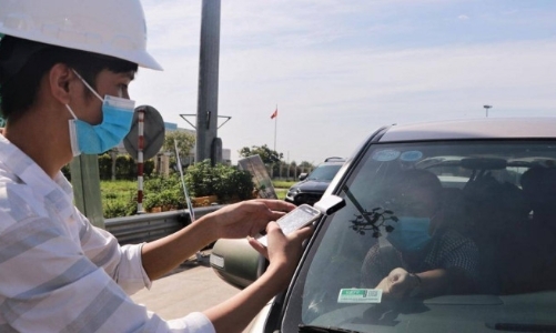 Chủ phương tiện bức xúc vì phải duy trì số dư trong tài khoản thu phí không dừng, đơn vị vận hành cao tốc nói gì?