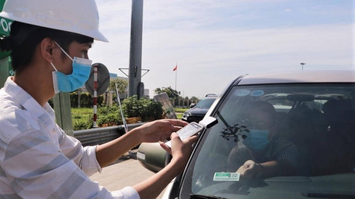 Phải duy trì số dư trong tài khoản thu phí không dừng, nhiều chủ phương tiện bức xúc