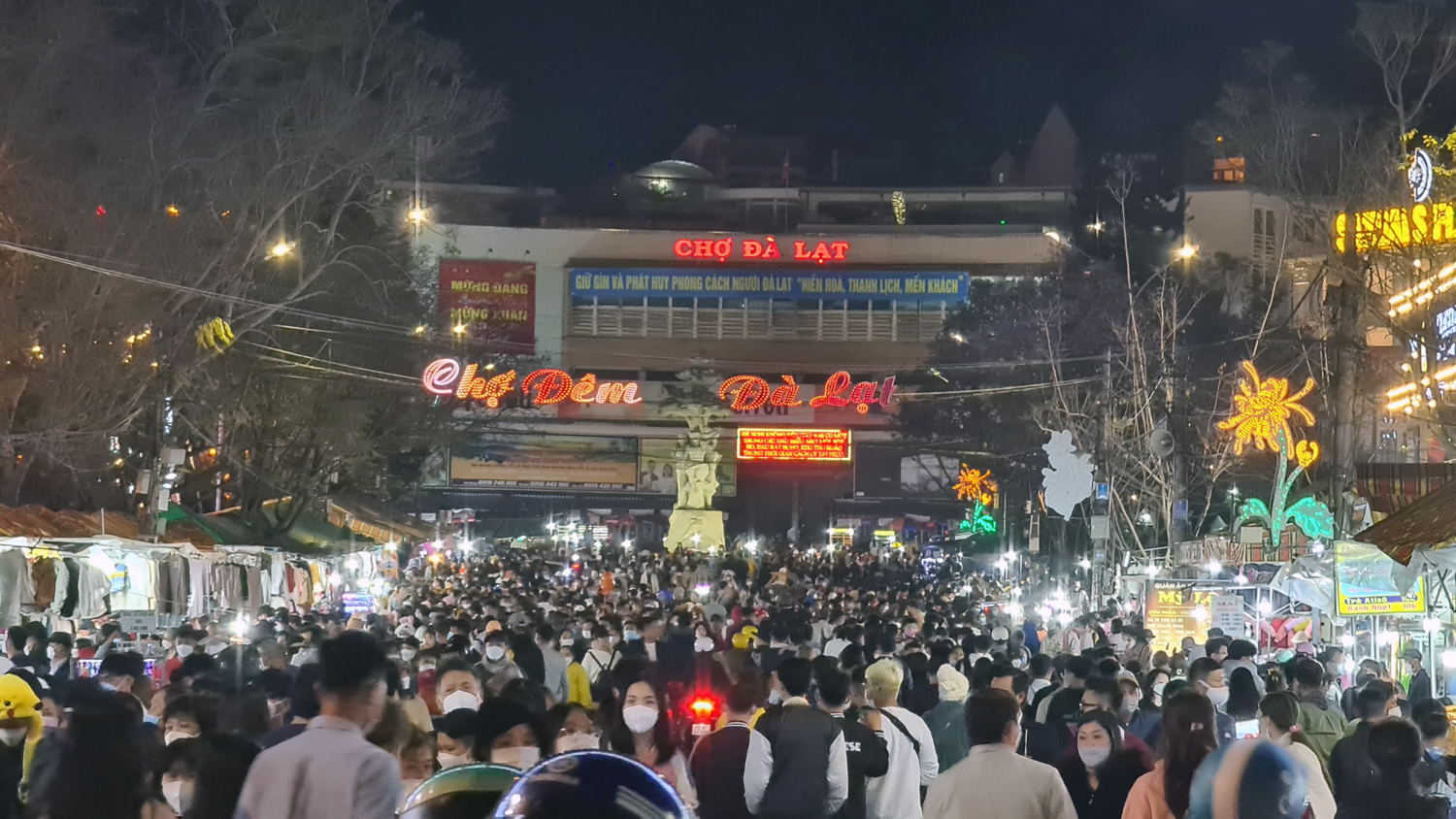 Chợ đêm hiện tại của Đà Lạt đang quá tải trầm trọng vào các tối cuối tuần hay dịp lễ