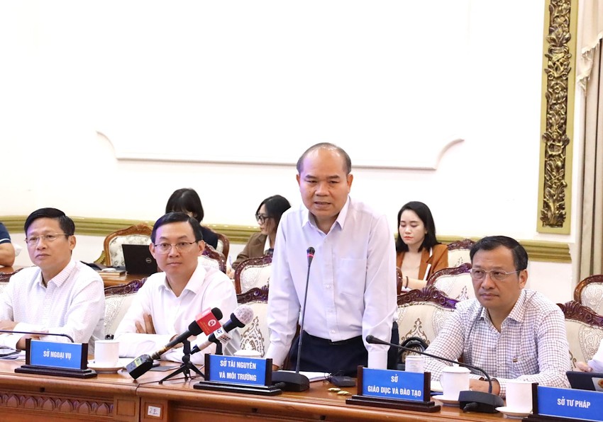 Ông Trần Văn Bảy, Phó Giám đốc Sở Tài nguyên Môi trường TP.HCM, cho rằng ách tắc ở cấp quận, huyện trong thẩm định giá - Ảnh:BC.