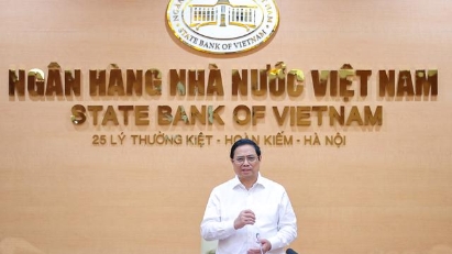 PM outlines six tasks for banking industry