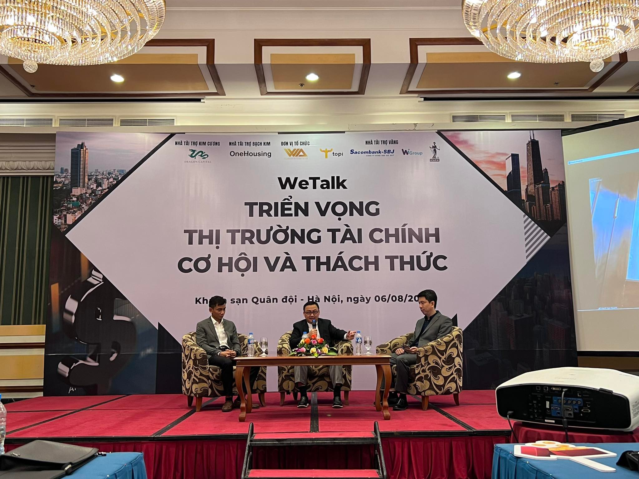 Diễn giả phát biểu tại hội thảo