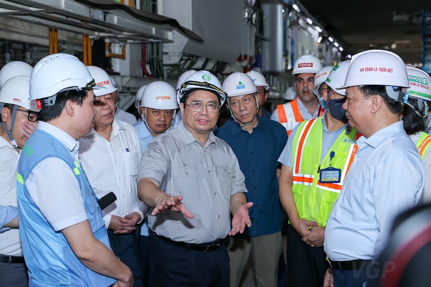 Thủ tướng kiểm tra các hạng mục thi công nhà Ga S9 - Kim Mã dưới lòng đất. Ảnh - VGP