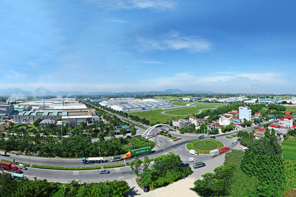 Nhiều nhà đầu tư tích cực mở rộng hạ tầng khu công nghiệp.