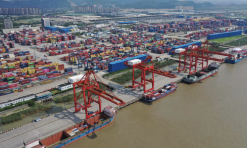 Xuất khẩu Trung Quốc bất ngờ tăng tốc dù nền kinh tế đuối sức