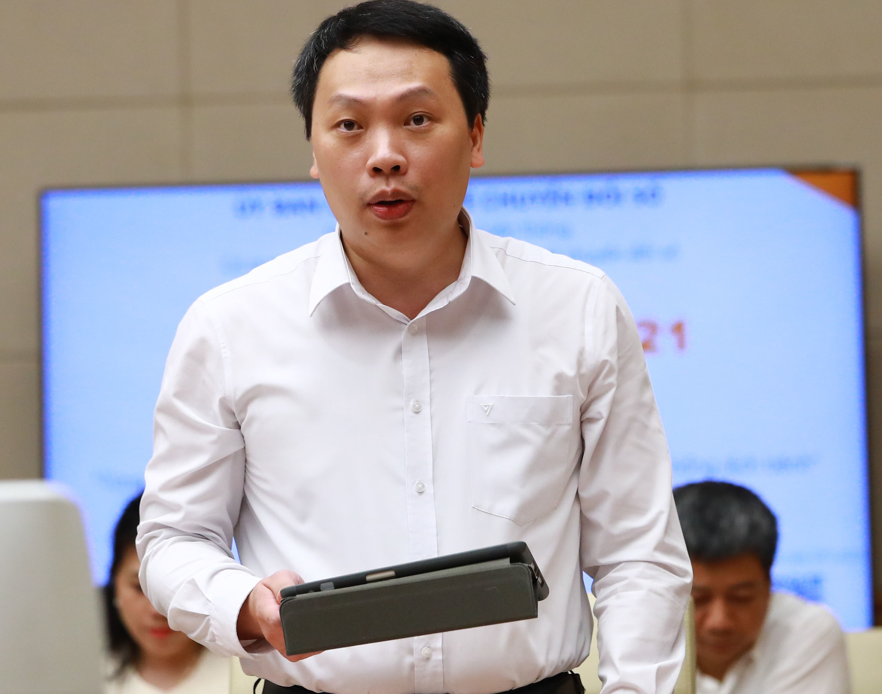 Thứ trưởng Bộ Thông tin và Truyền thông Nguyễn Huy Dũng, thành viên Ủy ban công bố Báo cáo chỉ số đánh giá chuyển đổi số - DTI 2021 sáng 8/8.