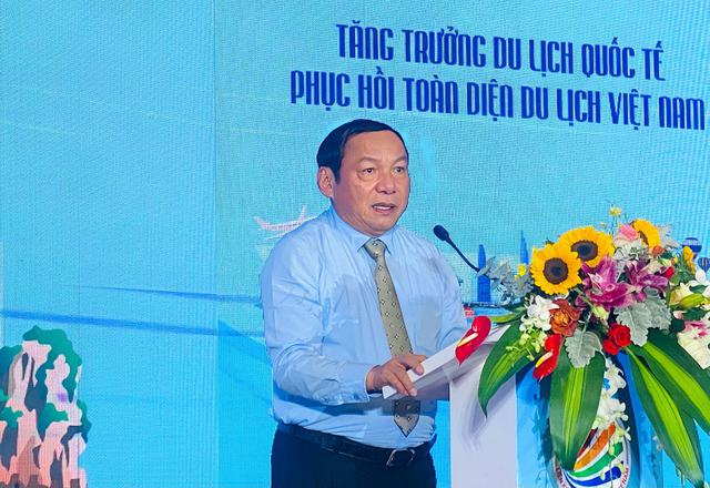 Bộ trưởng Bộ Văn hóa, Thể thao và Du lịch Nguyễn Văn Hùng phát biểu tại 