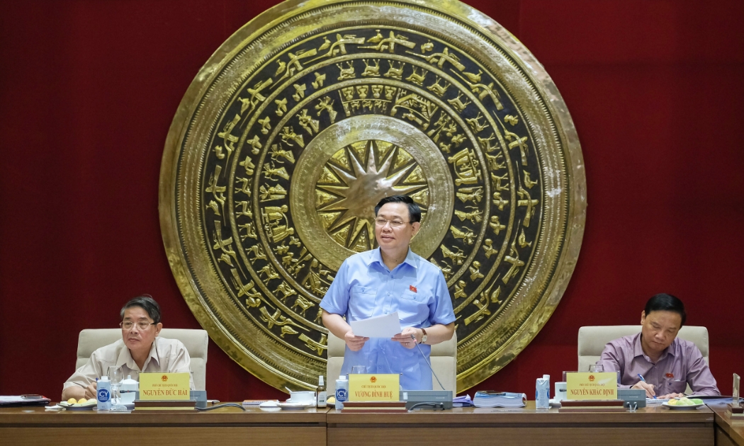 Chủ tịch Quốc hội Vương Đình Huệ phát biểu chỉ đạo tại buổi làm việc - Ảnh: Quochoi.vn